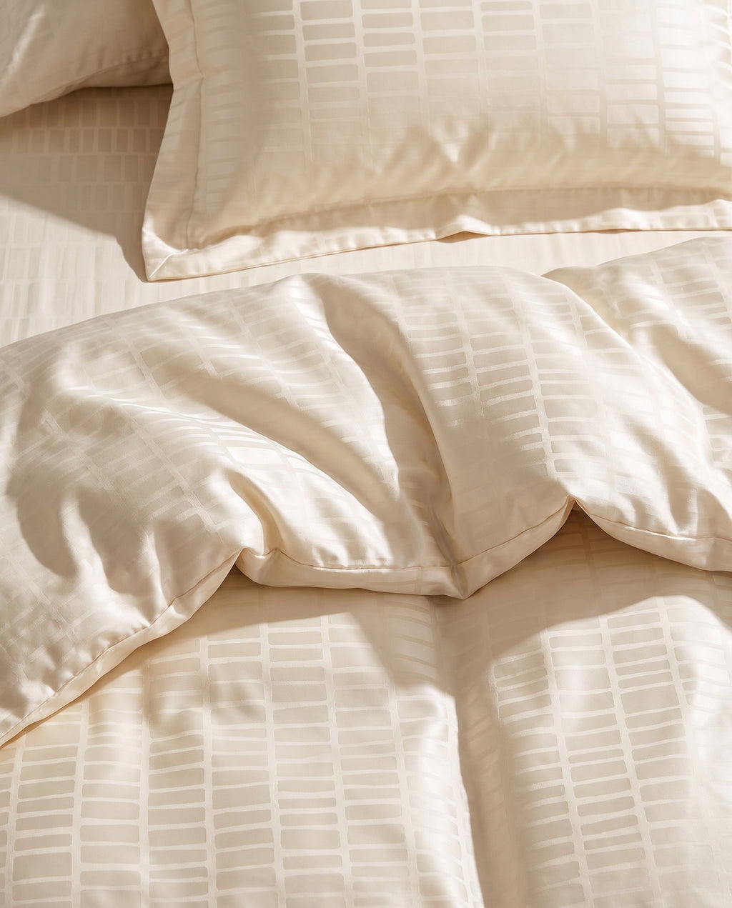 Duvet Cover Set – Dashes (Jacquard Polycotton)