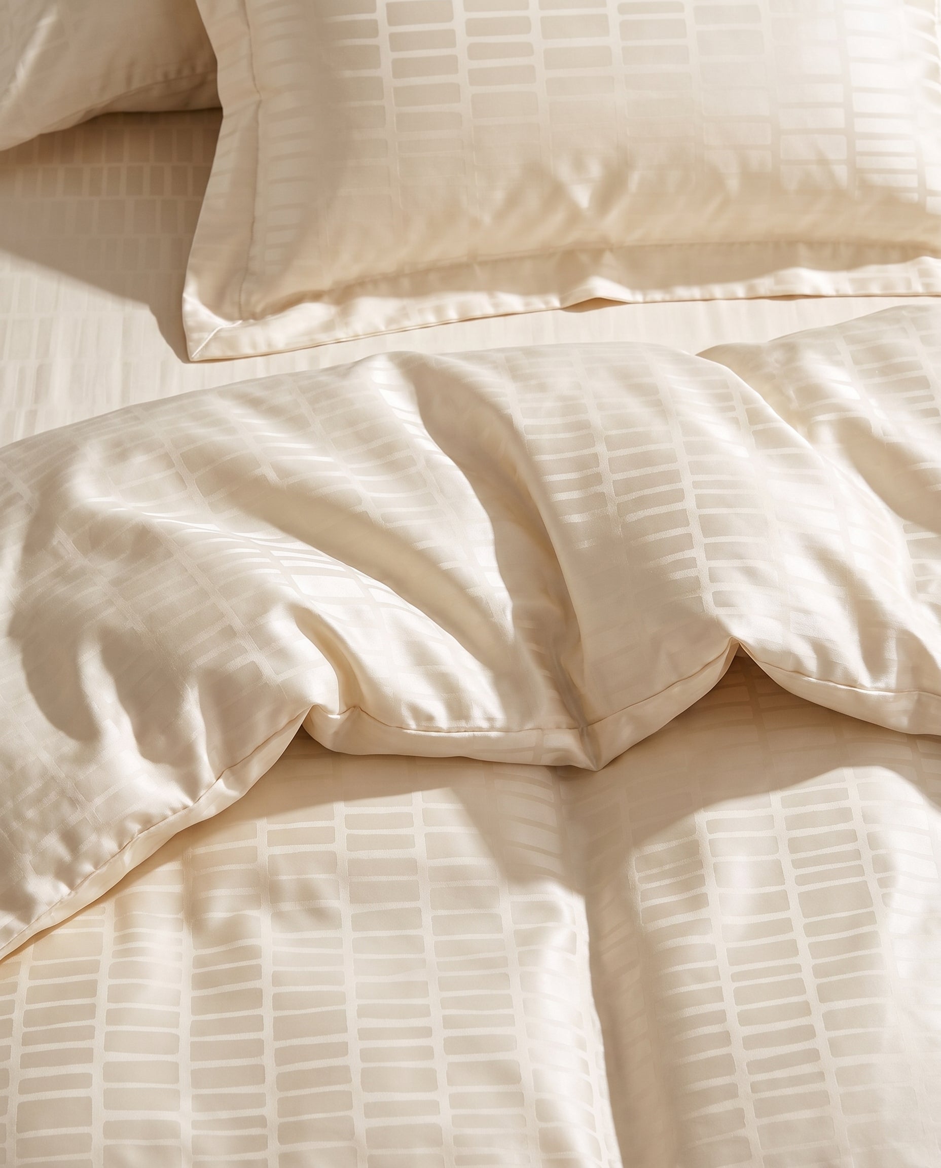 Duvet Cover Set – Dashes (Jacquard Polycotton)