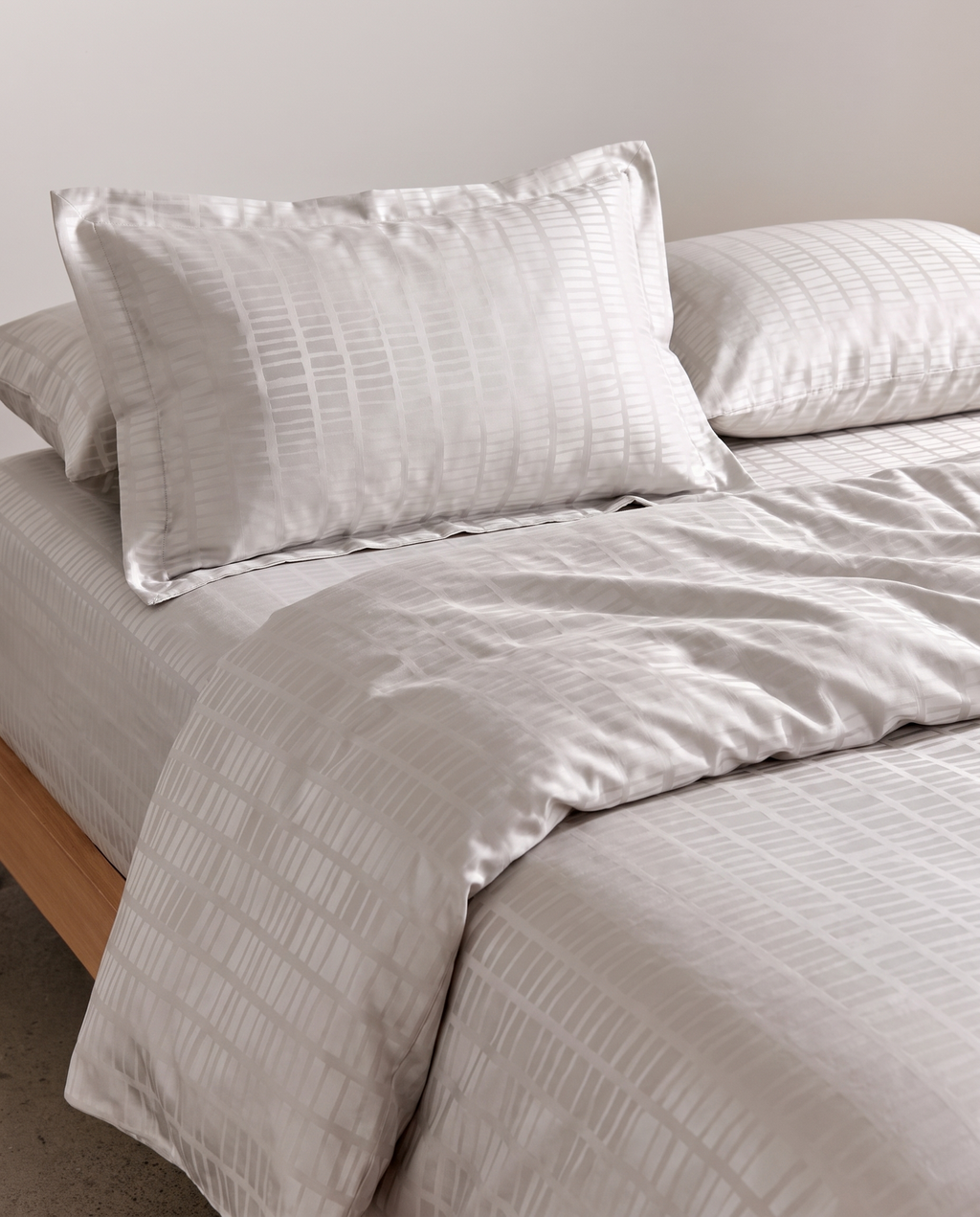 Duvet Cover Set – Dashes (Jacquard Polycotton)