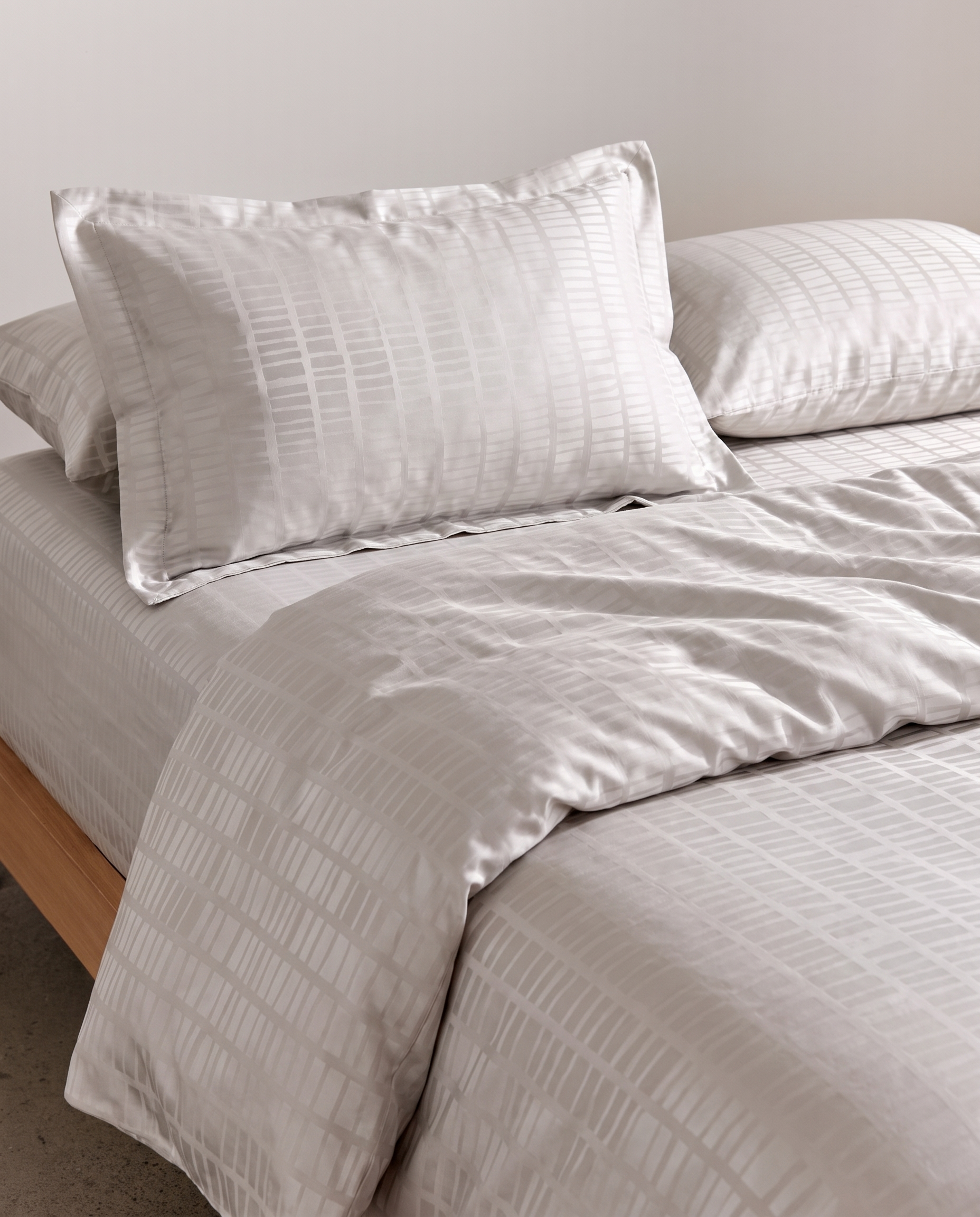 Duvet Cover Set – Dashes (Jacquard Polycotton)