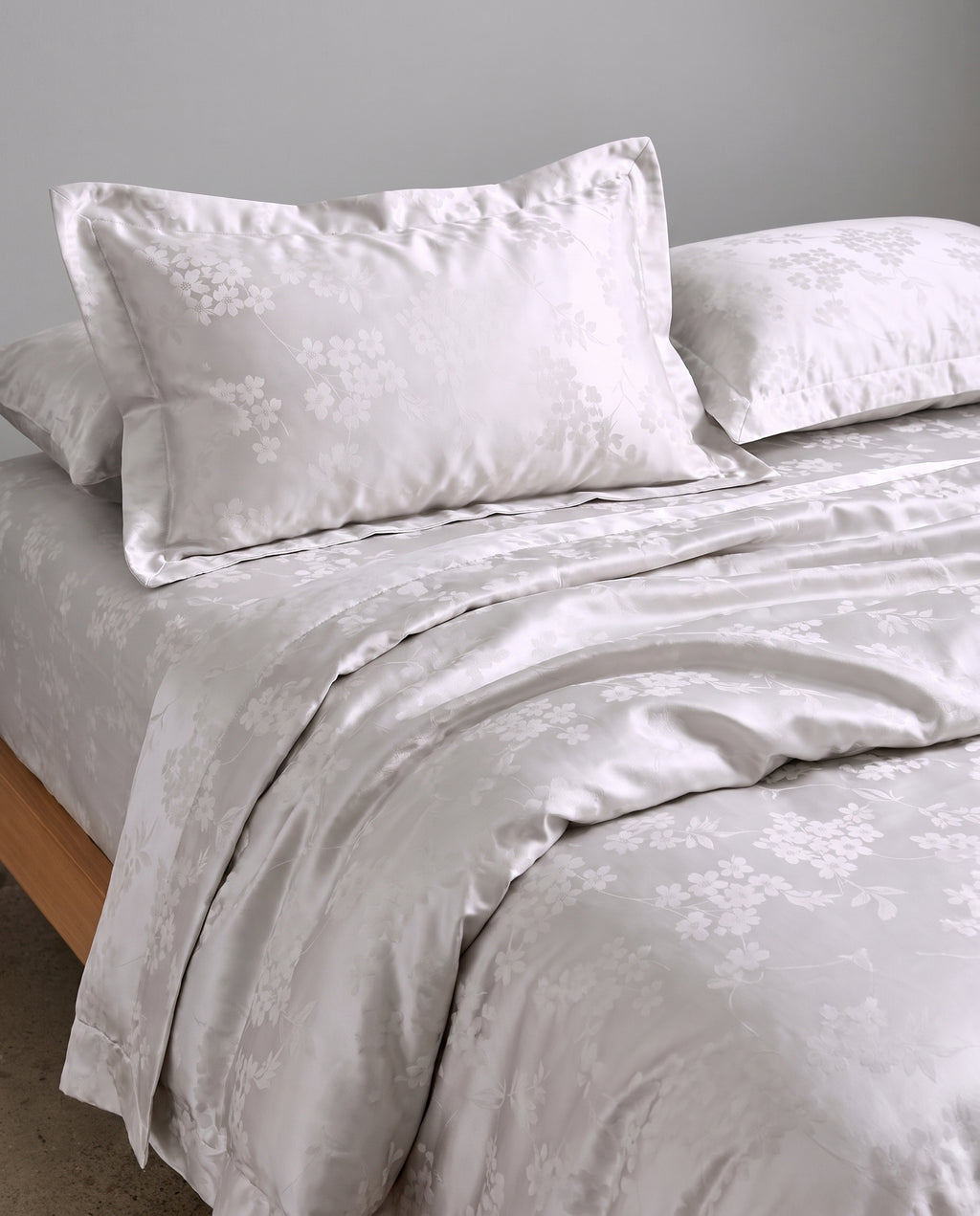 Duvet Cover Set – Flowers (Jacquard Polycotton)
