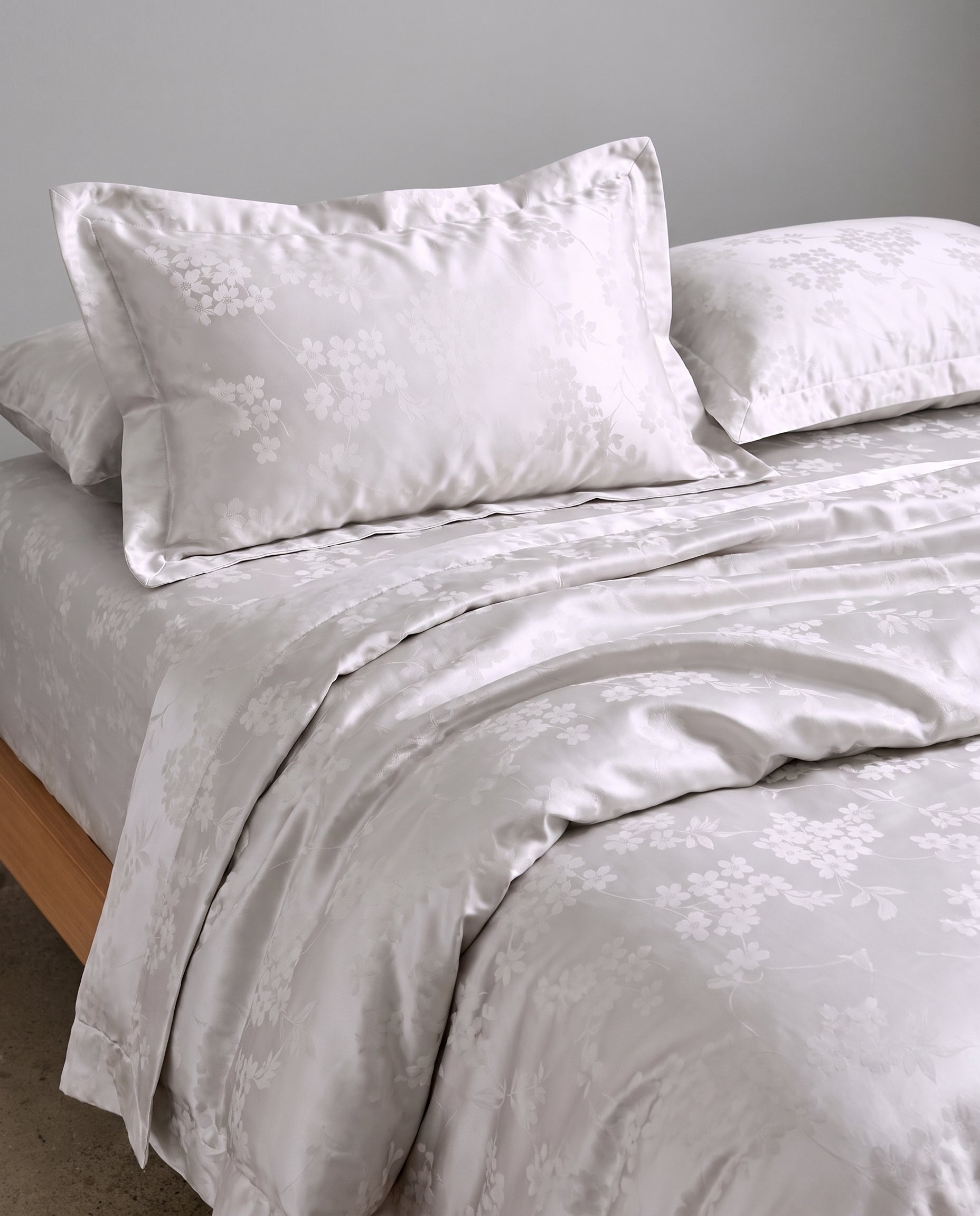 Duvet Cover Set – Flowers (Jacquard Polycotton)