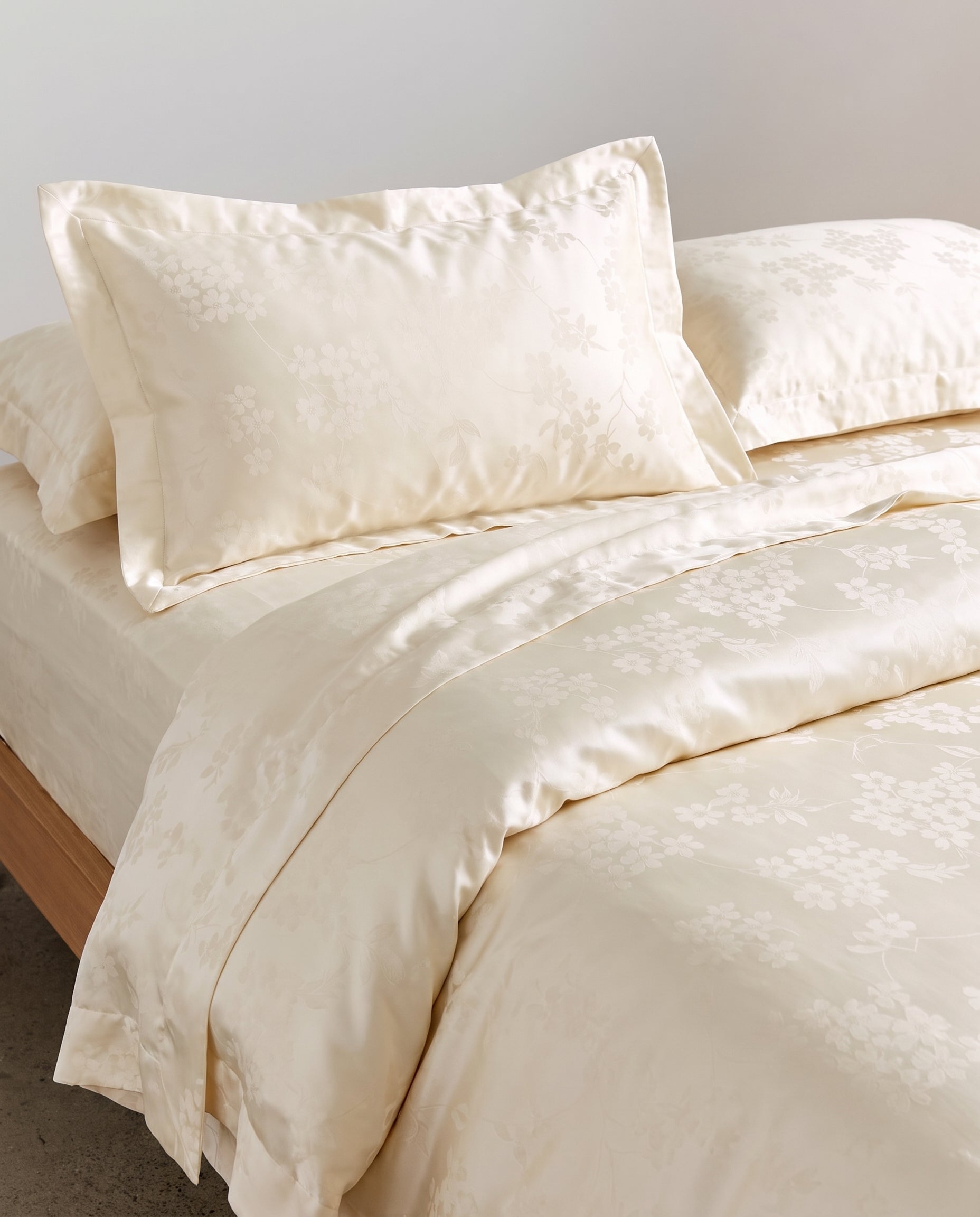 Duvet Cover Set – Flowers (Jacquard Polycotton)