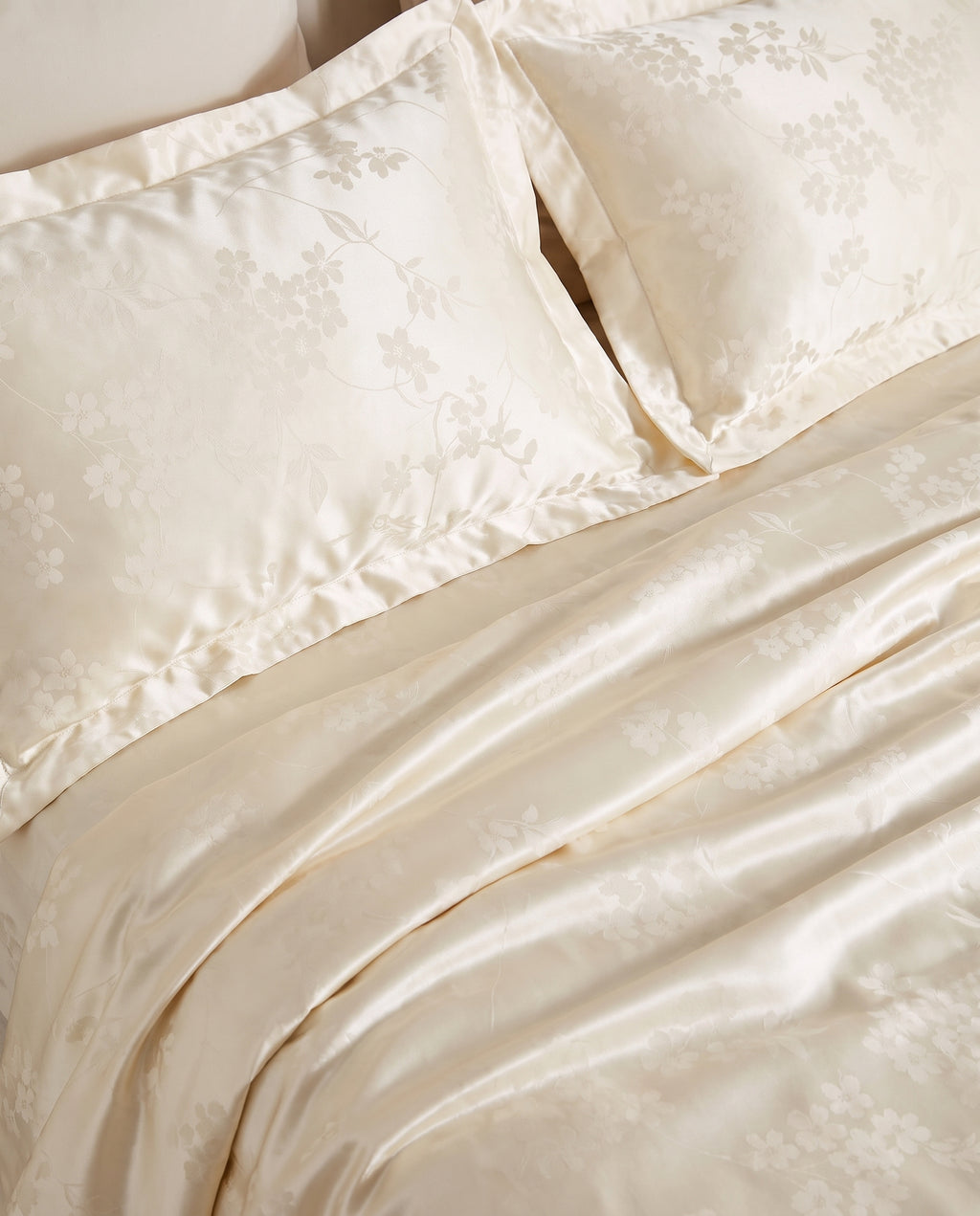 Duvet Cover Set – Flowers (Jacquard Polycotton)