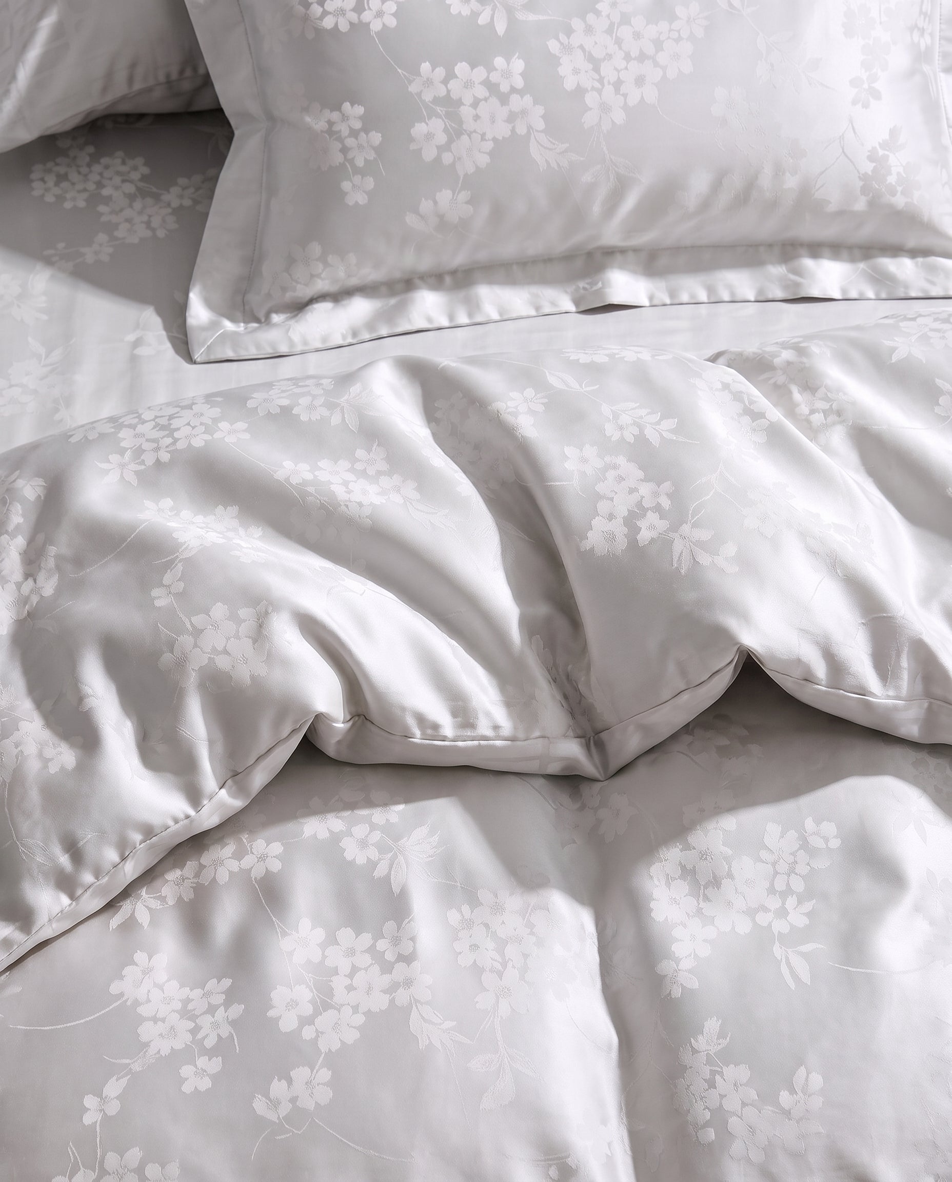 Duvet Cover Set – Flowers (Jacquard Polycotton)